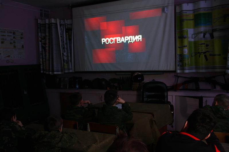 Офицеры Росгвардии провели тематическое познавательное мероприятие для курсантов военного спортивно-технического центра в Магадане