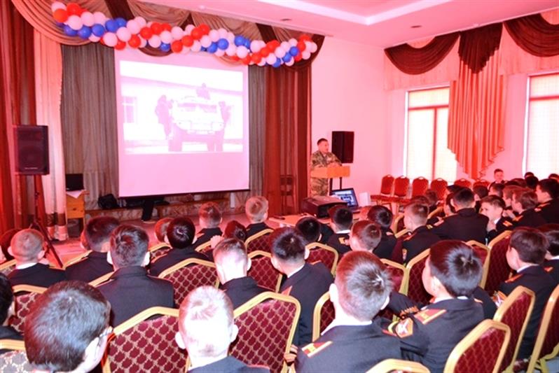 Росгвардейцы Бурятии провели патриотический урок для кадет