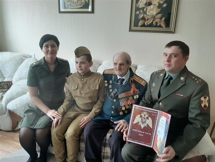 В преддверии Дня Победы росгвардейцы Северо-Западного округа провели встречи с ветеранами