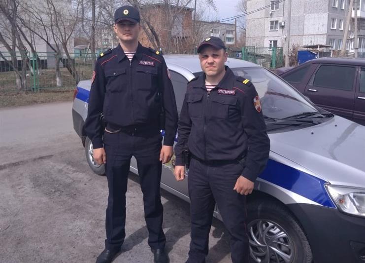 В Омской области росгвардейцы вернули матери потерявшегося ребенка