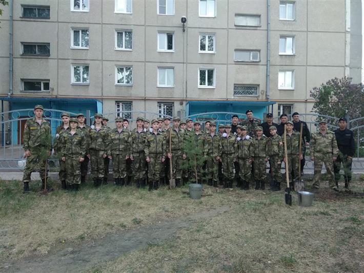 Ангарский ОМОН и юнгвардейцы высадили деревья в память о графе Комаровском (видео)