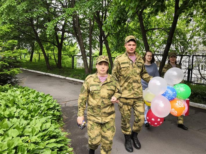Военнослужащие Росгвардии устроили праздник для ребят из коррекционной школы во Владивостоке