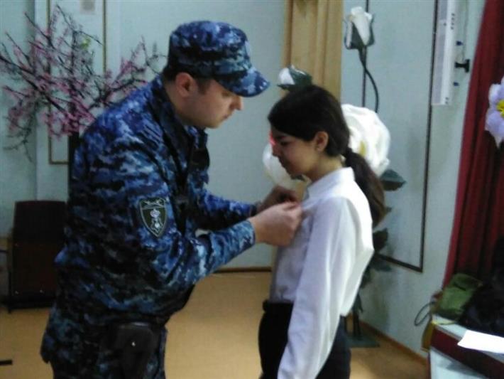 В канун 9 мая сотрудники Росгвардии рассказали югорским школьникам о мужестве и героизме фронтовиков