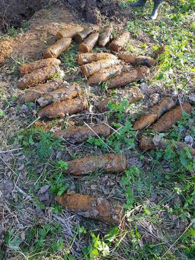 Сотрудники ОМОН обследовали боеприпасы, найденные гражданами в Ярославской области