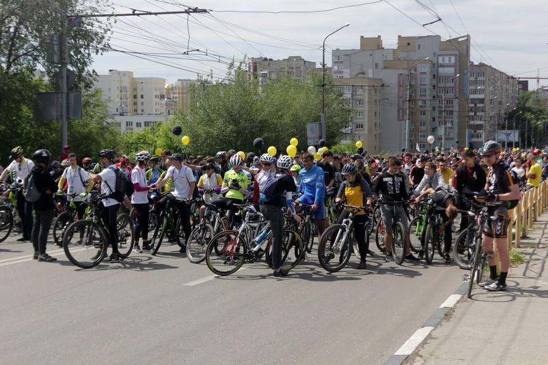 Росгвардейцы присоединились к региональному велопараду в Саратове