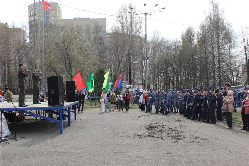 Военнослужащие Пермского военного института Росгвардии провели для граждан тематическую акцию в честь 9 мая