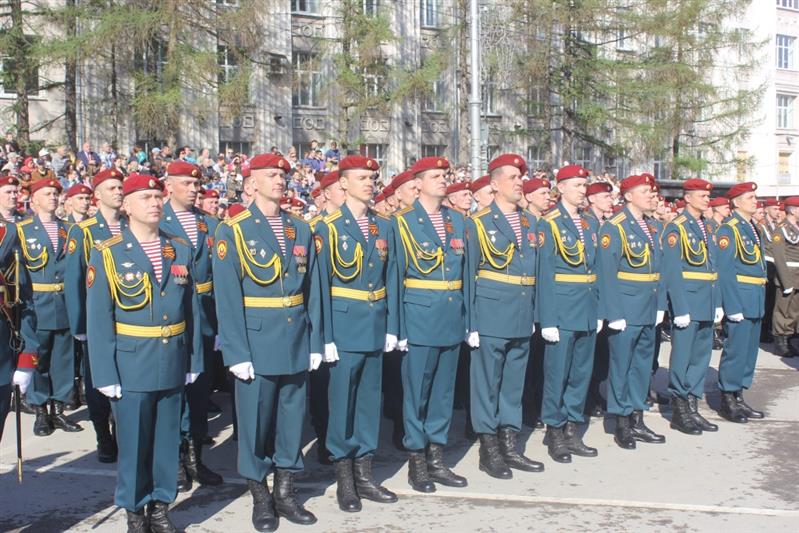 Начальник Пермского военного института Росгвардии возглавил парадные расчеты войск пермского гарнизона