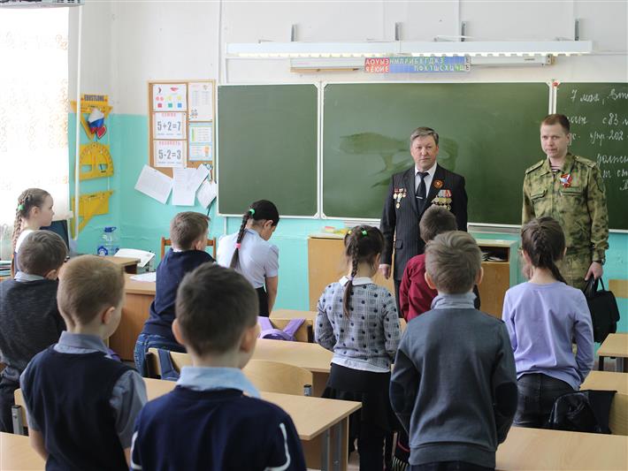 В канун празднования Дня Победы  росгвардейцы Ненецкого автономного округа  провели для школьников Урок мужества