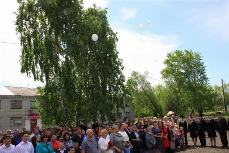 Мемориальную доску павшему правоохранителю открыли в Курганской области 
