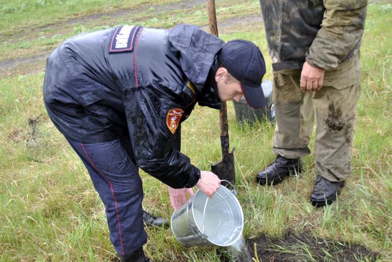 В Зауралье росгвардейцы присоединились к всероссийской экологической акции «Посади дерево»