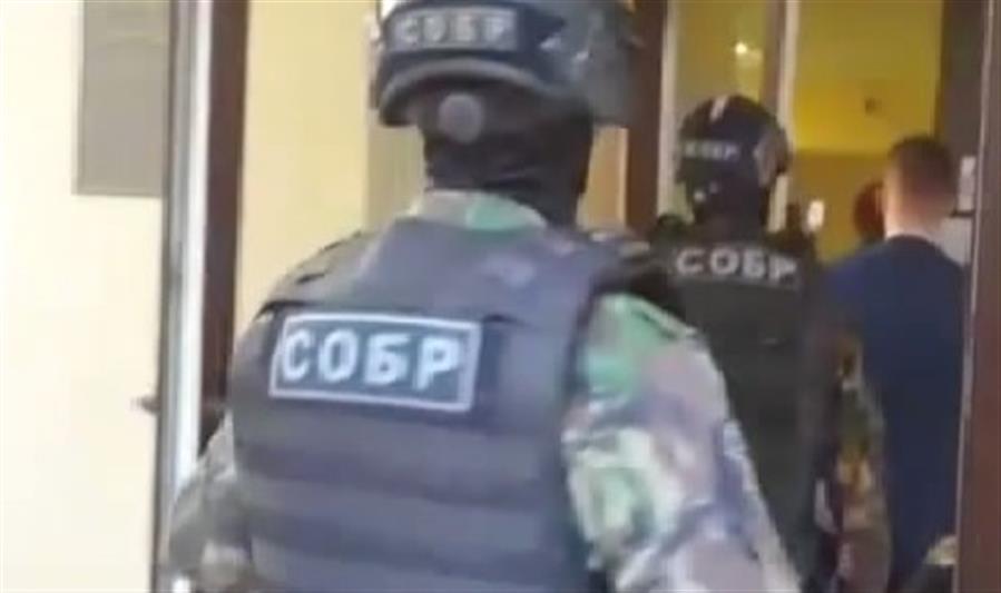 Петербургский СОБР обеспечил проведение обысков по уголовному делу о мошенничестве на сумму более 40 миллионов рублей