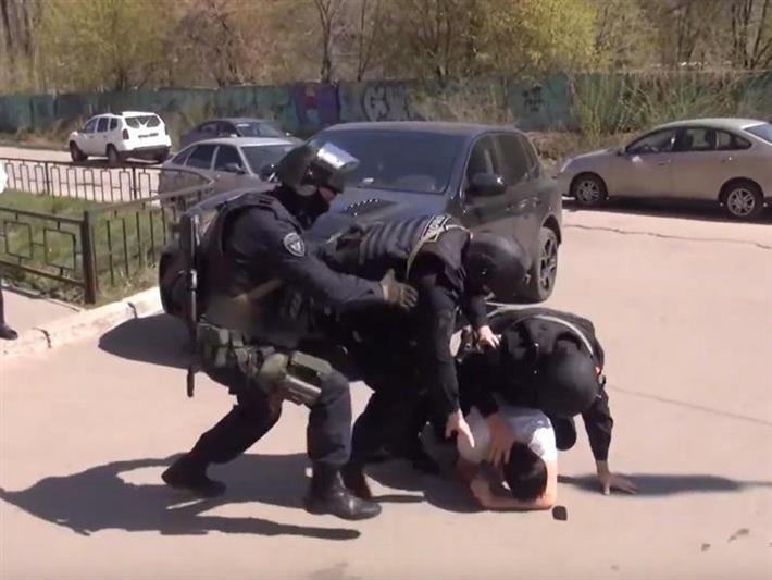 Сотрудники воронежского ОМОН и полиции задержали подозреваемого в организации массовой незаконной миграции 