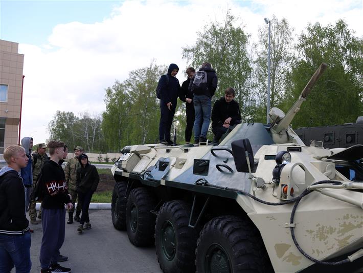 В новосибирском отряде спецназа «Ермак» Росгвардии прошел День призывника (фото, видео)