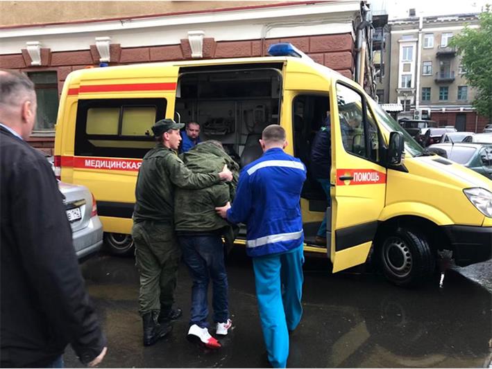 Росгвардейцы пришли на помощь жителю Кемерова, которому внезапно стало плохо на улице