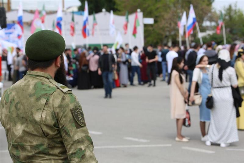 Сотрудники Управления Росгвардии по Чеченской Республике обеспечили безопасность и правопорядок при проведении праздничных мероприятий