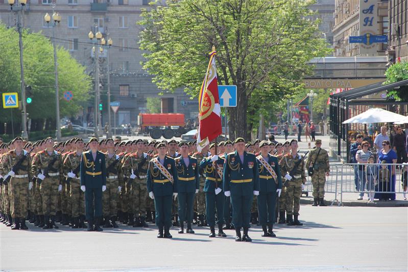 Военнослужащие калачевского соединения Росгвардии приняли участие в генеральной репетиции парада Победы в Волгограде