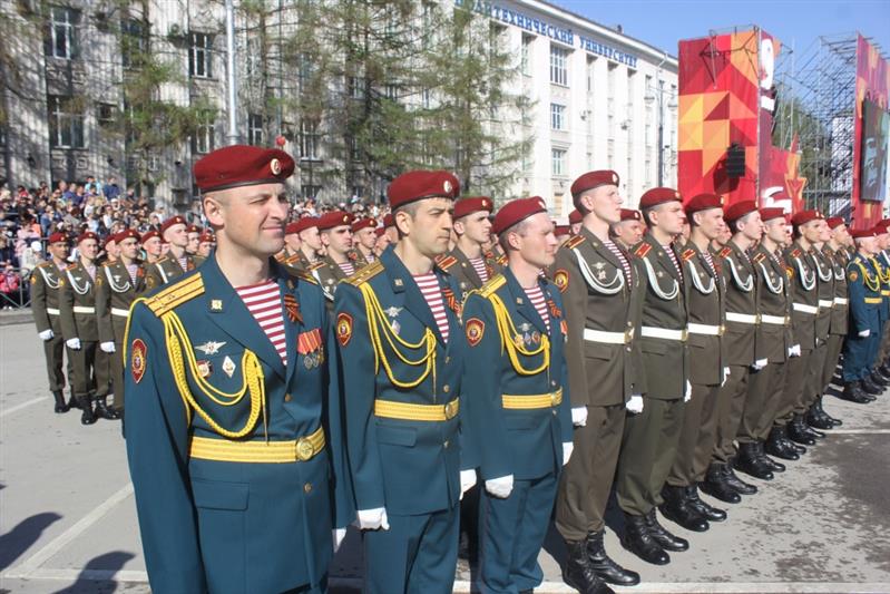 Начальник Пермского военного института Росгвардии возглавил парадные расчеты войск пермского гарнизона