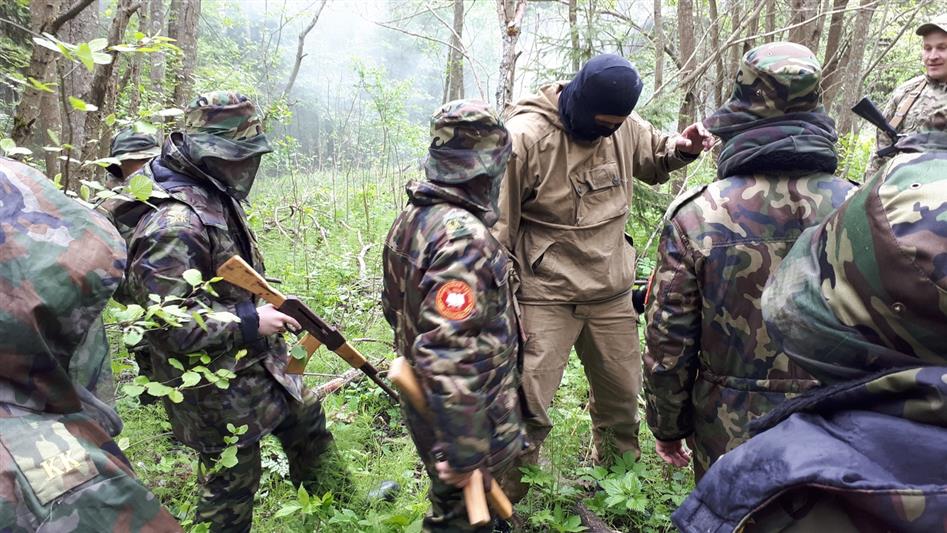 Вологодские омоновцы приняли участие в полевом выходе кадет из подшефной школы