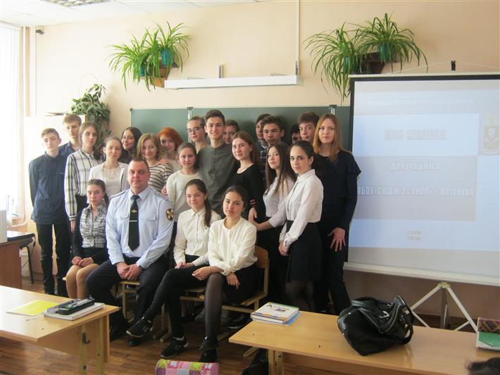 Тамбовские росгвардейцы провели Урок мужества для старшеклассников