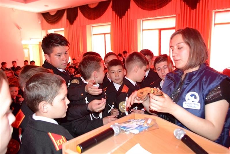 Росгвардейцы Бурятии провели патриотический урок для кадет