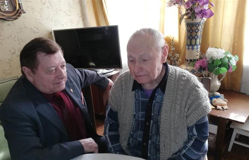 Заместитель командующего Приволжским округом Росгвардии навестил ветеранов и тружеников тыла Великой Отечественной войны