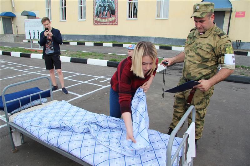 В Курске военнослужащие Росгвардии организовали военизированную эстафету для юных земляков