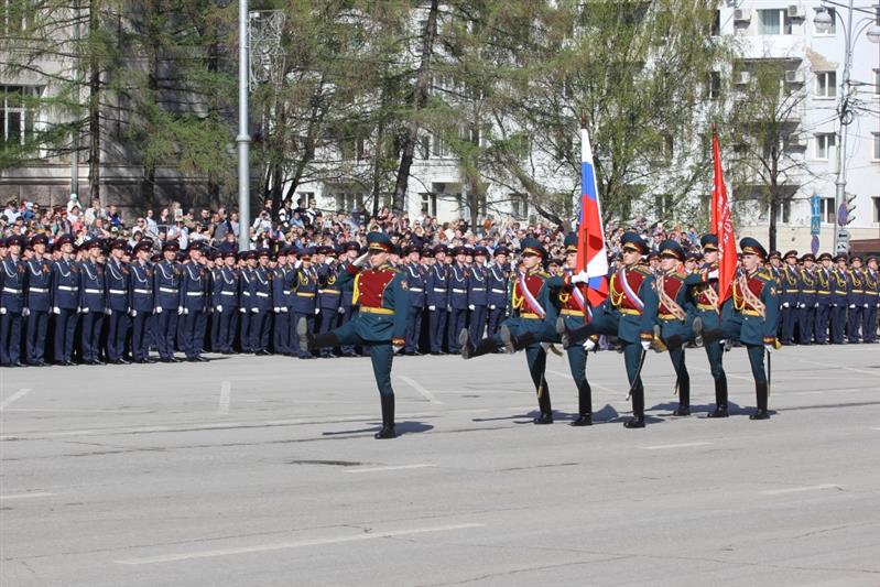 Начальник Пермского военного института Росгвардии возглавил парадные расчеты войск пермского гарнизона