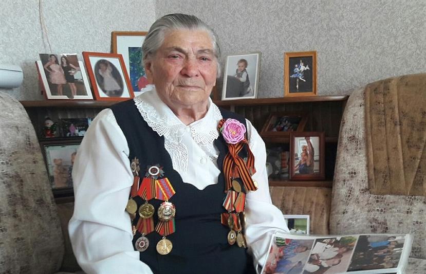 Саратовские росгвардейцы поздравили с Днем Победы «Королеву Бранденбургских ворот» Марию Лиманскую