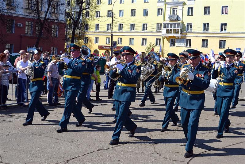 В Кирове военнослужащие Росгвардии приняли участие во всероссийской акции «Мелодии Победы»