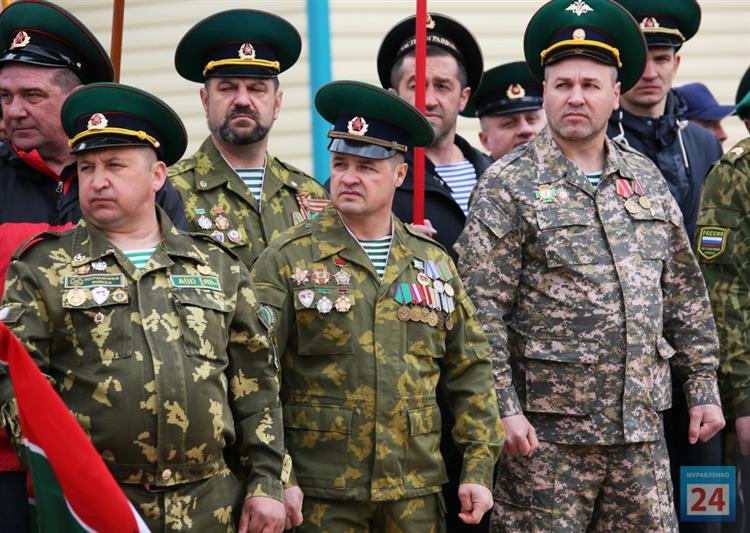 Росгвардейцы города Муравленко поздравили земляков-пограничников с наступающим профессиональным праздником