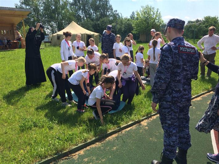 Сотрудники вневедомственной охраны провели «Зарницу» для воспитанниц Александровской женской гимназии