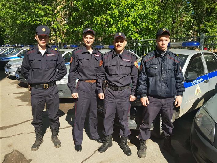 В Череповце росгвардейцы совместно с сотрудниками МЧС оказали помощь ребенку