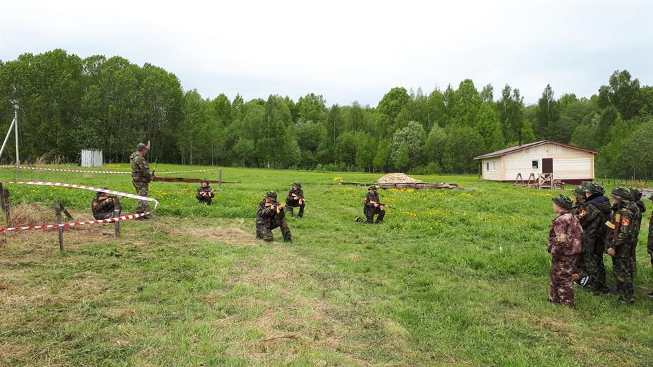Вологодские омоновцы приняли участие в полевом выходе кадет из подшефной школы