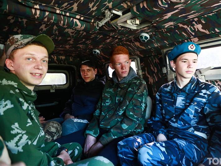 Росгвардейцы провели для томских старшеклассников военно-патриотическое занятие