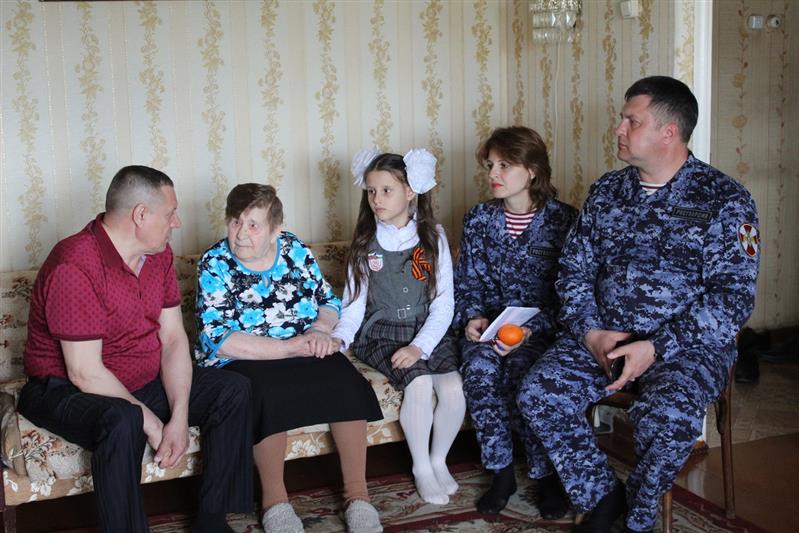 В Башкирии росгвардейцы поздравили ветеранов Великой Отечественной войны и тружеников тыла 
