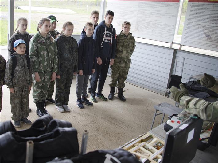 Представители Управления Росгвардии по Новосибирской области организовали акцию «Один день в армии» для школьников (видео)