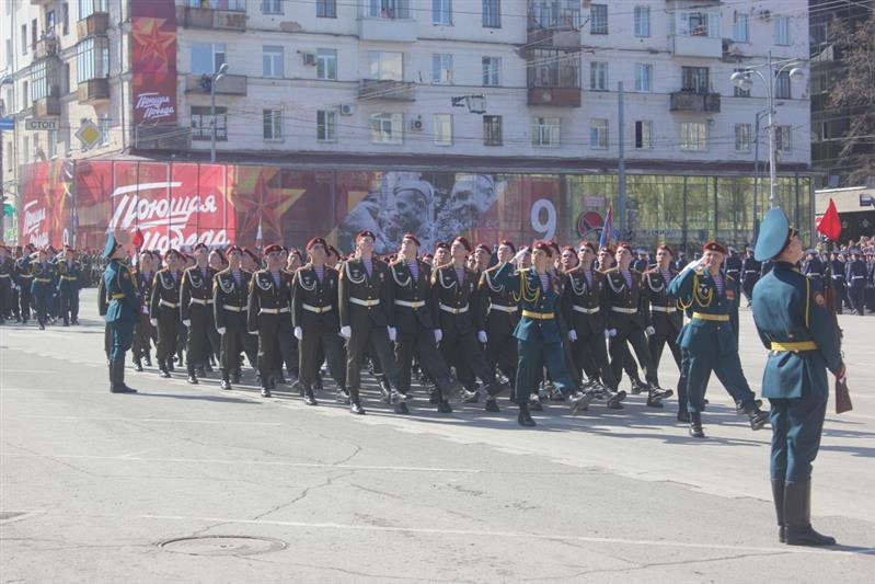 Начальник Пермского военного института Росгвардии возглавил парадные расчеты войск пермского гарнизона