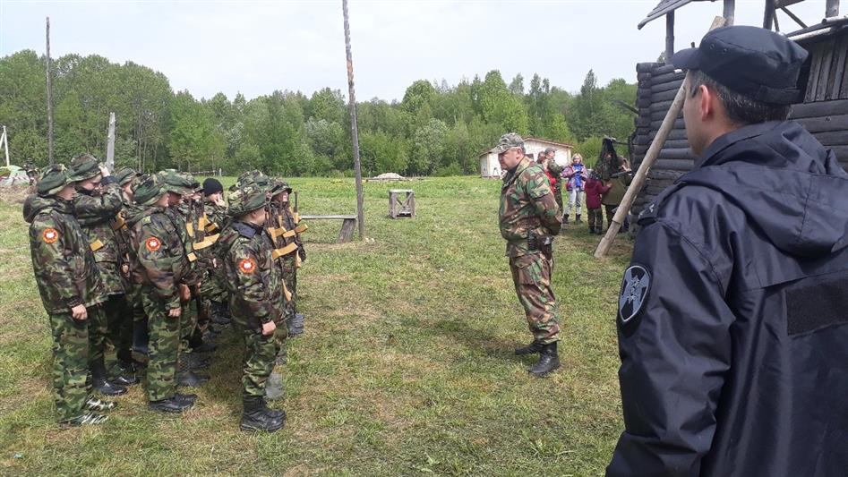 Вологодские омоновцы приняли участие в полевом выходе кадет из подшефной школы