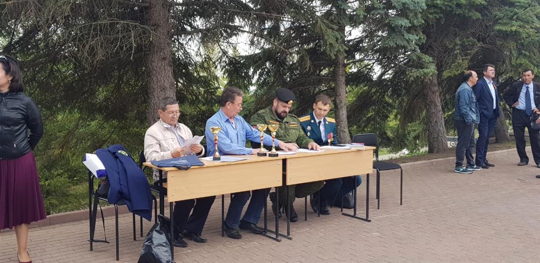 Кадеты Росгвардии стали победителями уфимского конкурса строевой подготовки и исполнения строевой песни, посвященного Дню Победы (видео)