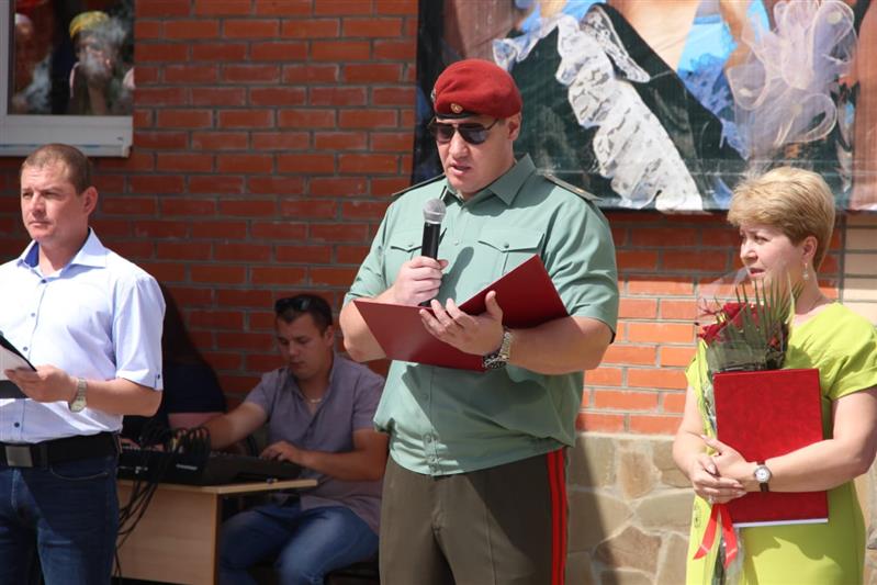 В грозненской школе Росгвардии состоялся последний звонок