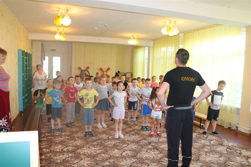 В Крыму росгвардейцы поучаствовали в мероприятиях ко Дню защиты детей