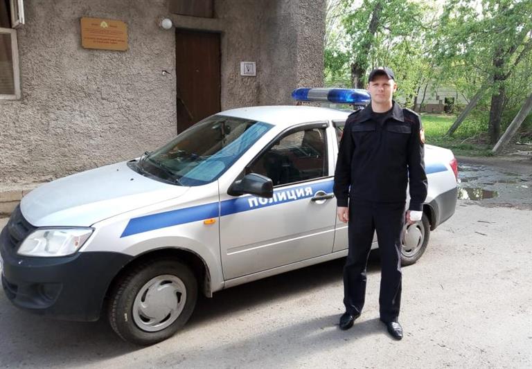 В Новгородской области сотрудник Росгвардии спас женщину из горящего дома