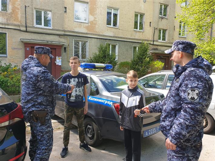 Сотрудники Управления Росгвардии по Калининградской области присоединились к всероссийской акции «Георгиевская лента»