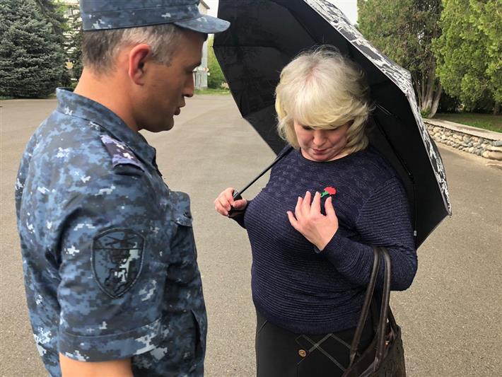 В Карачаево-Черкесии Росгвардия присоединилась к всероссийской благотворительной акции «Красная гвоздика»