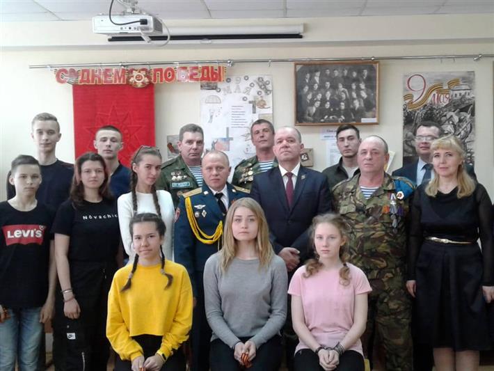 Представители Росгвардии приняли участие в торжественной церемонии посвящения тюменских школьников в юнгвардейцы