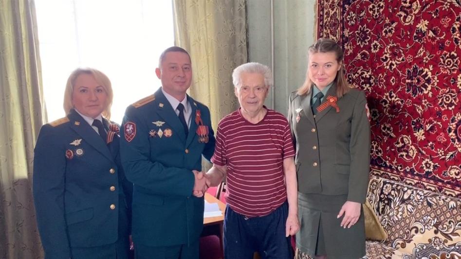 Уральские росгвардейцы поздравили с Днем Победы ветеранов Великой Отечественной войны