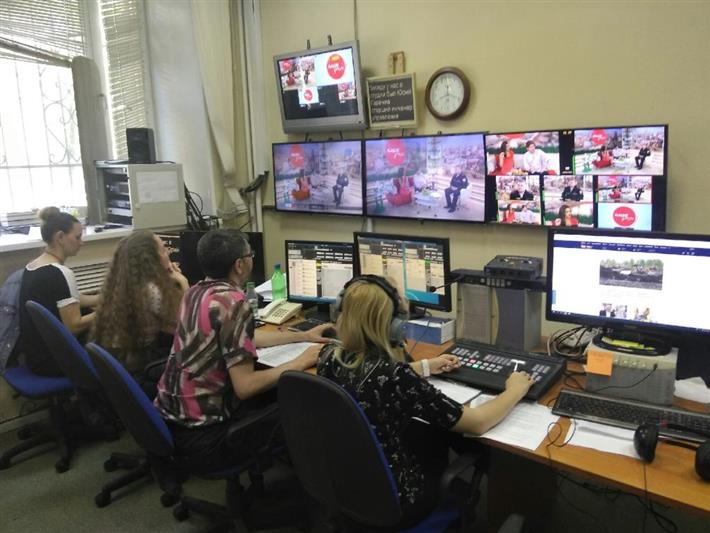 Офицер Росгвардии в эфире двух региональных телеканалов рассказал жителям Челябинска, как обезопасить свое жилье от краж (видео)