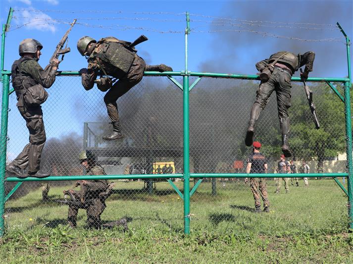 18 росгвардейцев завоевали право ношения крапового берета по итогам квалификационных испытаний в Северо-Кавказском округе (фото, видео)