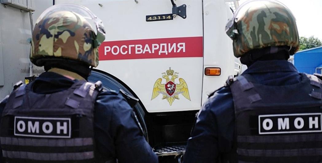 В Заполярье при силовой поддержке ОМОН задержан подозреваемый в грабеже, краже и причинении человеку телесных повреждений