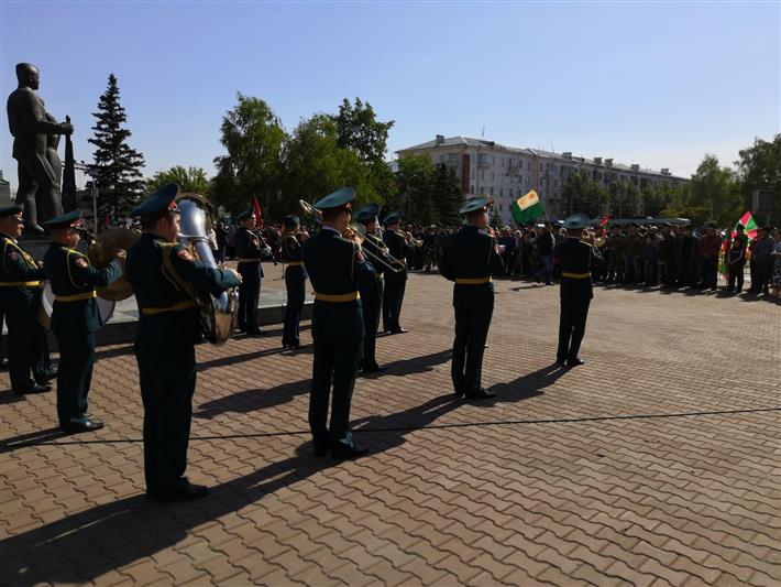 В Алтайском крае росгвардейцы поздравили боевых товарищей-пограничников с профессиональным праздником 